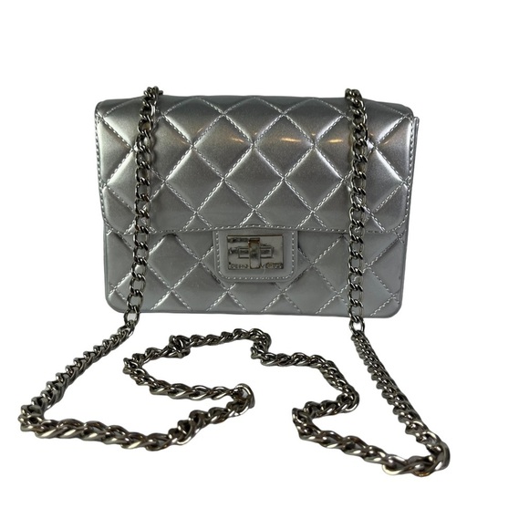 Design Inverso Silver Chain Crossbody Purse - Picture 4 of 15